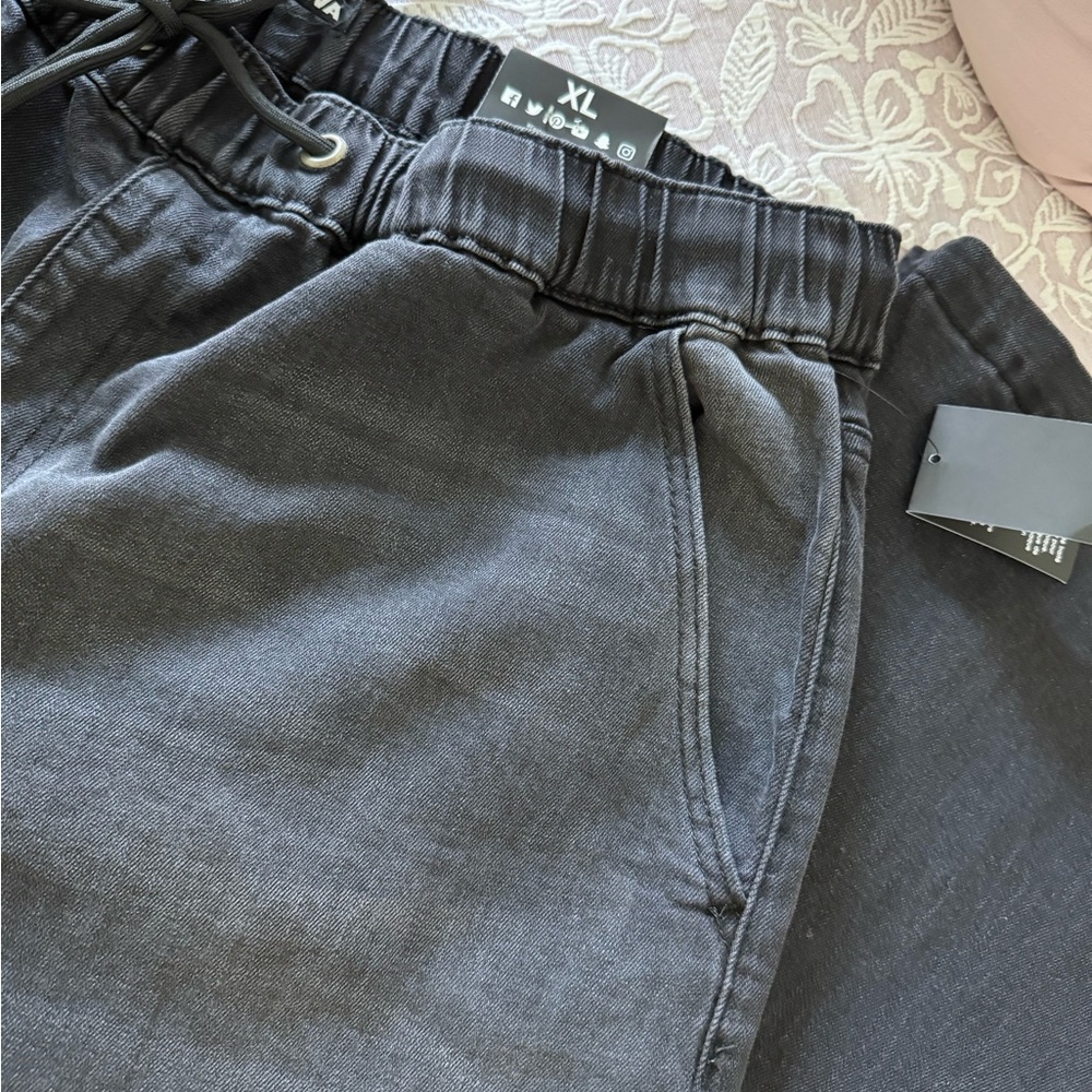 Fashion Nova Wide Leg Jeans - Picture 7 of 10